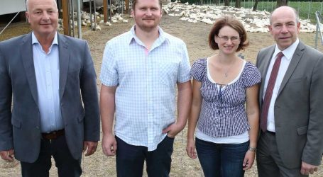 Eiermacher bauen Entenproduktion auf