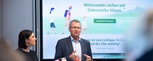 Köstinger stellt „Aktionsplan für sichere Almen“ vor