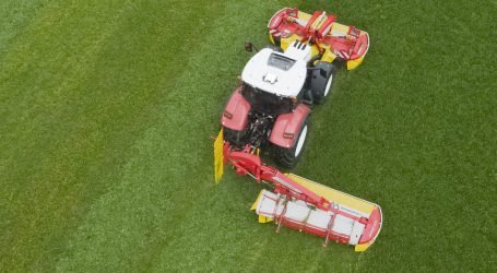 Pöttinger Mähwerk mit Querförderschnecke