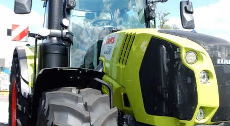 Traktordemo vor Spar-Lager in Marchtrenk