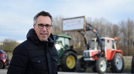 Über 3300 Bauern bei Demos vor Spar-Zentralen