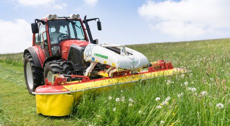 Frontale Augenweiden von Pöttinger