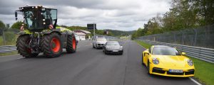 Nürburgring mit Großtraktor rückwärts umrundet