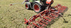 Einböck rüstet bei Grünlandnachsaat auf