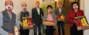 Saftige Tiroler Apfelernte liegt bereit