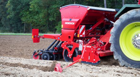 Mechanische Horsch Versa Drille im Anrollen