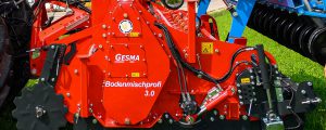Bodenmischprofi mischt in Schichten
