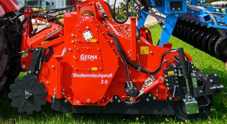 Bodenmischprofi mischt in Schichten