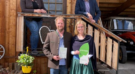 Schroggerhof mit Green-Care-Hoftafel ausgezeichnet