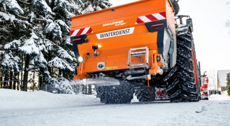 Im Winterdienst mit Amazones IceTiger streuen