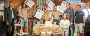 Wasserschutzbauern ernten erstes Getreide