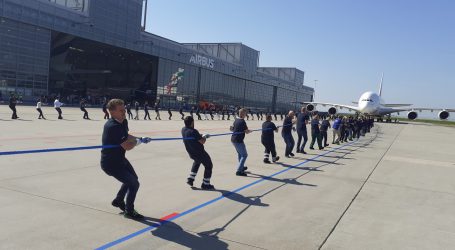 Airbus am Seil aus Halle gezogen – Weltrekord