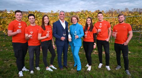 Traditionelle Weinsegnung an Weinbauschule