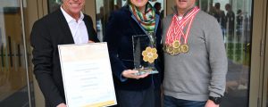 Goldene Honigwabe für Imkerschule