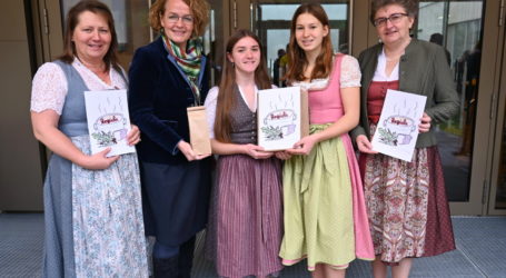 Pyhraer Juniorfirma erzeugt Backmischungen