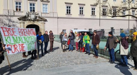 Kuhglockengeläut vor Linzer Landhaus