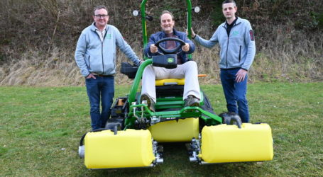 Mit moderner Technik Rasen pflegen