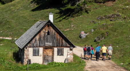 Erhaltung und Pflege von Wanderwegen in den Bergen