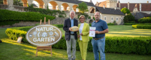 Schulgartenpflege mit Igel belohnt