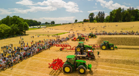 Tausende auf Lagerhaus Feldtag