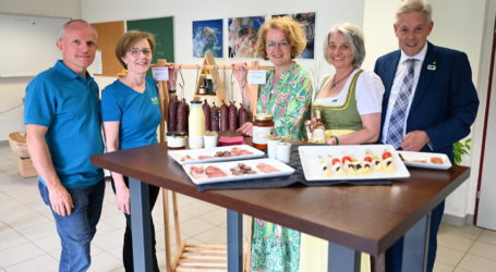 Besucherandrang bei Schulpräsentation in Warth