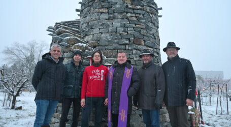 Steinturm an Weinbauschule eingeweiht