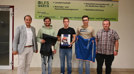 Junge Könner der Waldarbeit angetreten