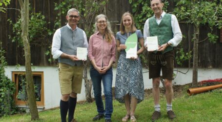 Urz`nhof bekommt Green-Care-Tafel