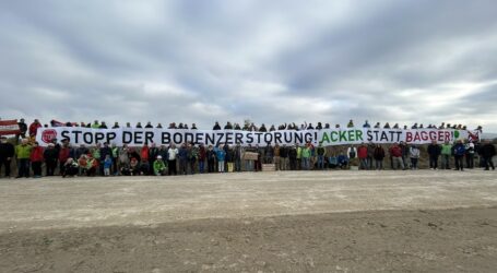 Rad-Demo gegen Rodung der Fischa-Au