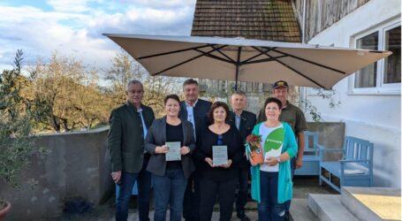 Steirischer Hof mit Green-Care-Tafel ausgezeichnet