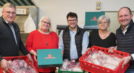 Schweinebauern spenden 11.000 Fleischpakete